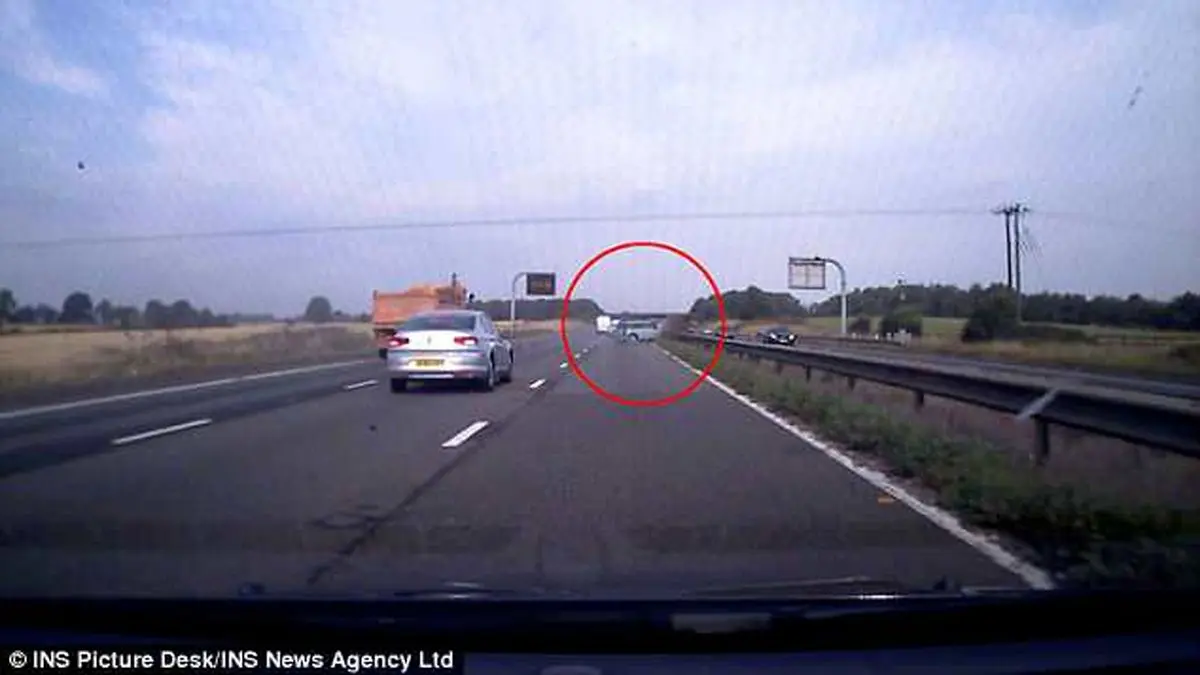 عاقبت رانندگی نمایشی راننده مرسدس در اتوبان! +فیلم