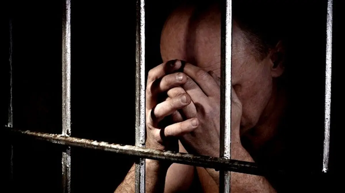 این مرد 2 زنه در زندان دل خوشی دارد!