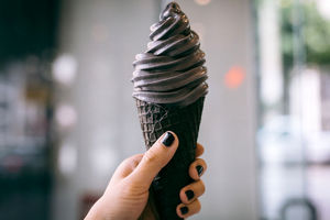 ممنوعیت فروش بستنی زغالی در نیویورک