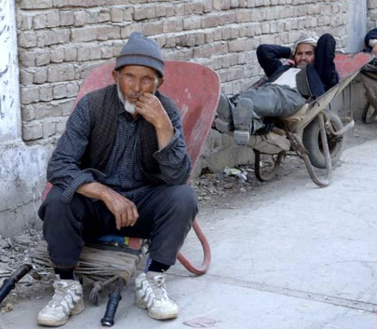 انتقاد کارگران افغانستانی از وضعیت اقتصادی ایران/ کارکردن در ایران دیگر برای ما نمی ارزد