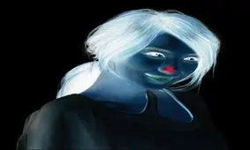 دختری که با تصویرش شما را جادو می کند