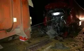 انفجار در برخورد اتوبوس با تانکر نفت درسنندج/مسافران درآتش سوختند