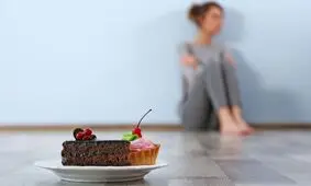 غذاهایی که شما را ناراحت و افسرده می کند