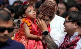 الهه زنده نپال؛ وقتی دخترک دو ساله، مقامات را تبرک می‌دهد 