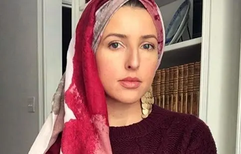 جنیفر خواننده‌ی آمریکایی در پخش زنده قرآن خواند/ ویدئو