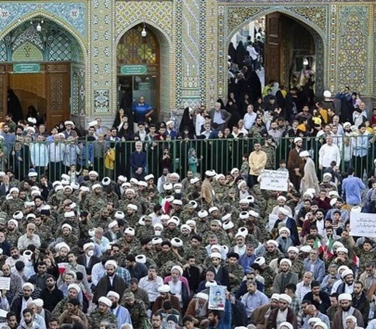 لباس نظامی روحانیون در جنگ با که؟