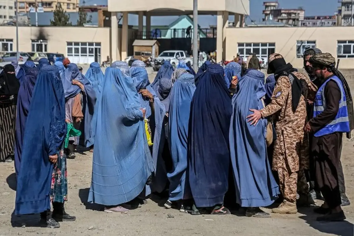 زنان در هرات در خطر دستگیری قرار گرفتند؛ برقع اجباری می‌شود؟ / بازگشت زنان افغانستان به 3 دهه پیش

