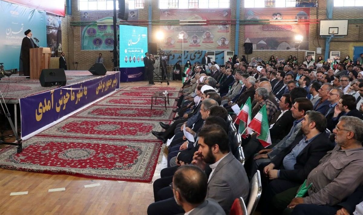 ترجیح دادم سالروز انتخابات ریاست جمهوری را به جای سالن اجلاس، در جمع مردم باشم