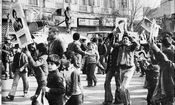 ۱۵ بهمن ۱۳۵۷؛ بختیار برای انقلابیون خط و نشان کشید، رضا پهلوی به تگزاس بازگشت/ ملاقات‌های متعدد مهندس بازرگان با امام