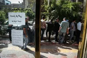 تجمع اعتراضی بازاریان تهران به افزایش شدید قیمت ارز و طلا/ ویدئو