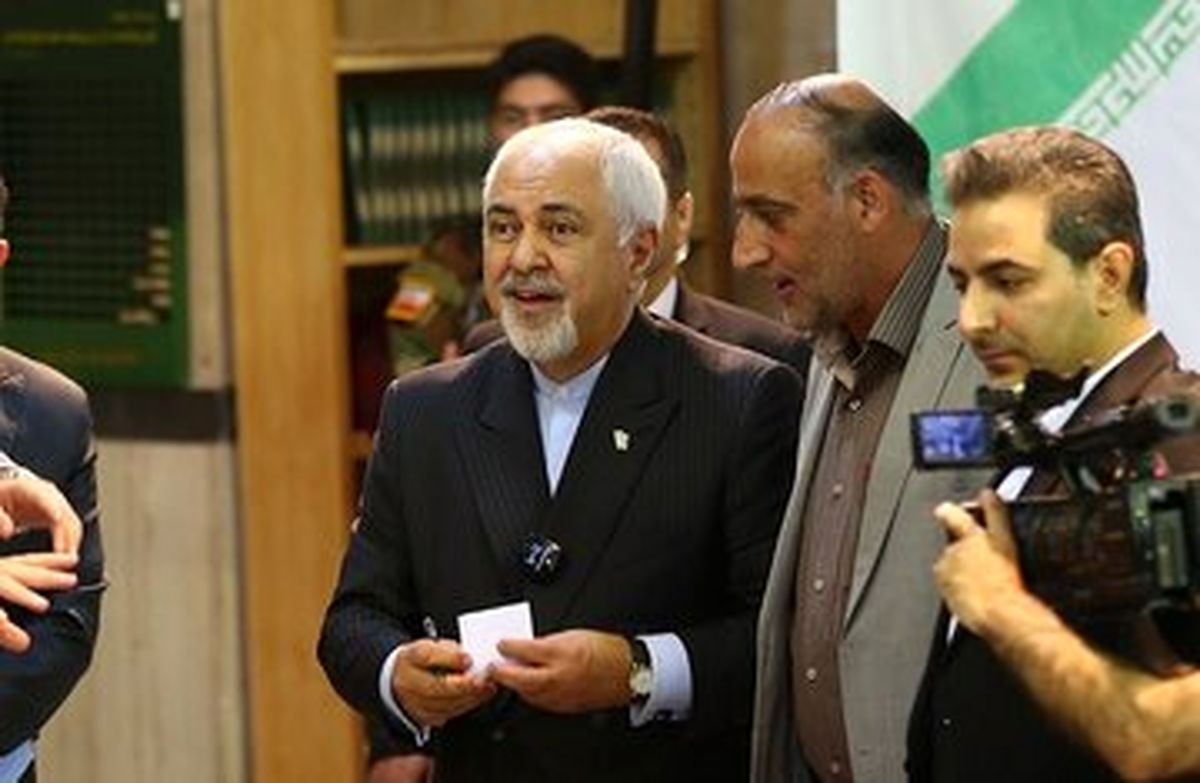 ظریف: در چند ساعت آینده سرنوشت کشور رقم خواهد خورد/ فردا دیر است و پشیمانی بیفایده