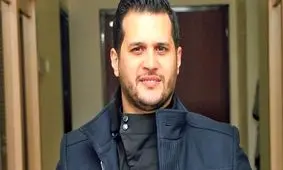  قاب کودکی سیاوش خیرابی و برادران اش روی دیوار یک خانه در سریال جنگل آسفالت/ عکس