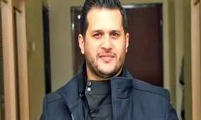  قاب کودکی سیاوش خیرابی و برادران اش روی دیوار یک خانه در سریال جنگل آسفالت/ عکس