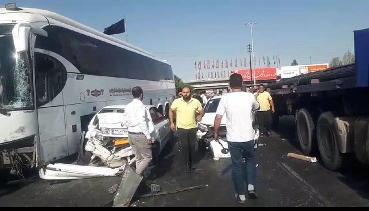 تصادف زنجیرهای در آزاد راه کرج _ تهران ۱۰ مصدوم برجا گذاشت/ ویدئو