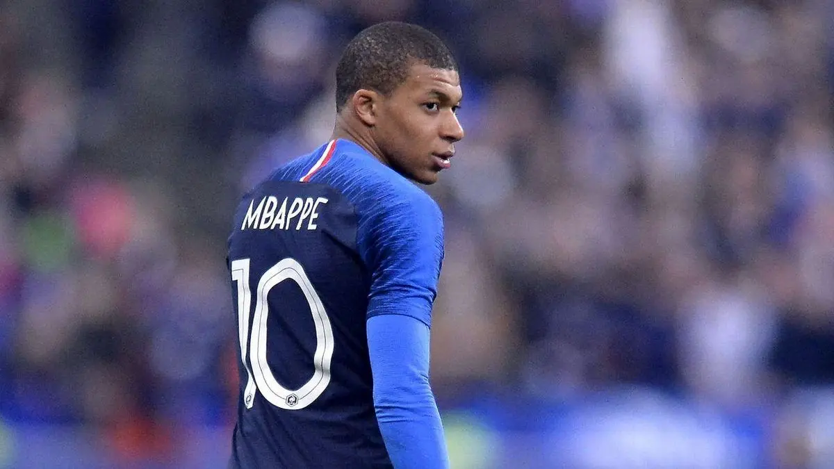 نگرانی مادر امباپه از برخورد نیمار و آلوس با پسرش