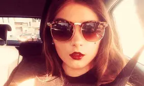 اخراج این دختر از کار به خاطر زیباییش