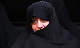 خواهر مسیح علی‌نژاد گفت: حتی اگر پاره تنمان بر خط قرمزها پا بگذارد در برابرش می ایستیم