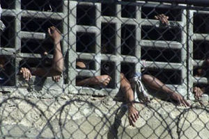 عفو بین الملل: زندانیان یمنی به دست نظامیان اماراتی شکنجه می‌شوند