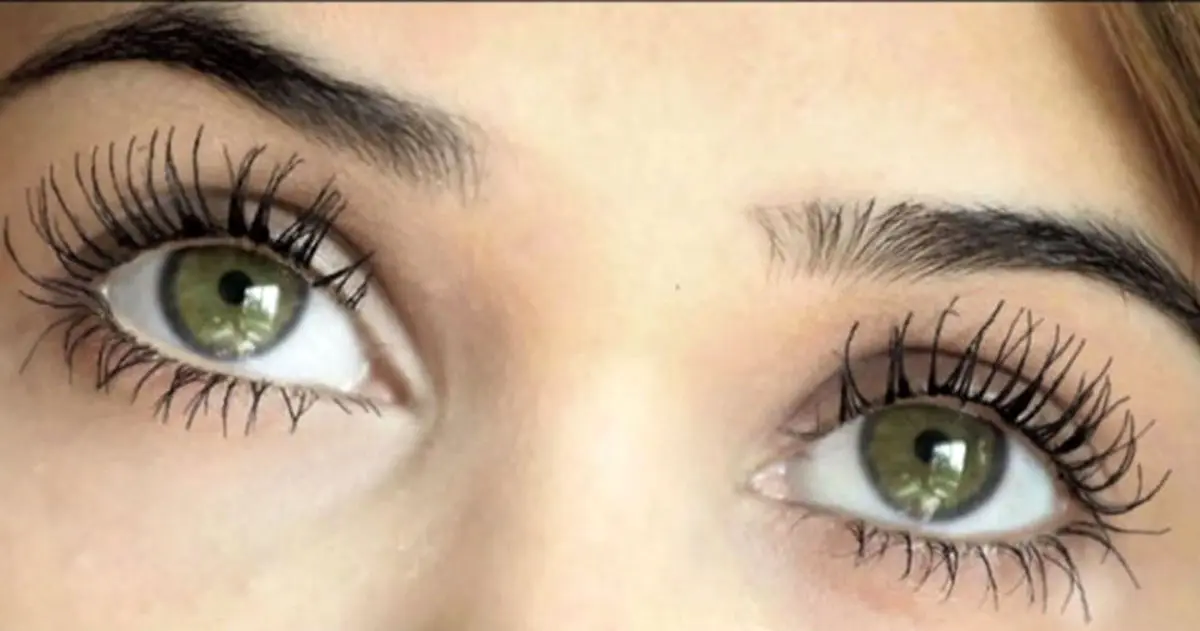 آموزش آرایشگر هالیوودی برای آرایش مژه ها