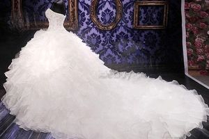لباس دو کیلومتری برای عروس