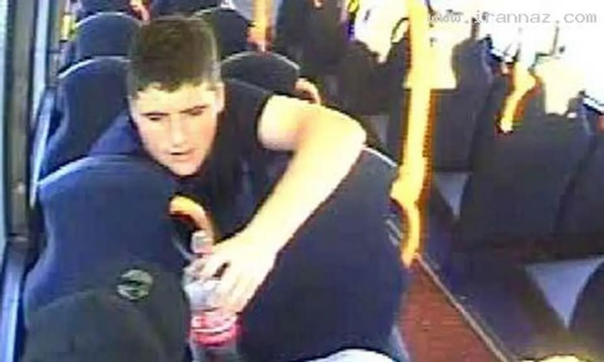 پسری که صندلی اتوبوس را با نوشابه میخورد!