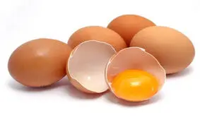 استادی در شکستن تخم مرغ