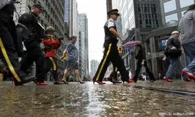 مردان با کفش های پاشنه بلند قرمز در آمریکا