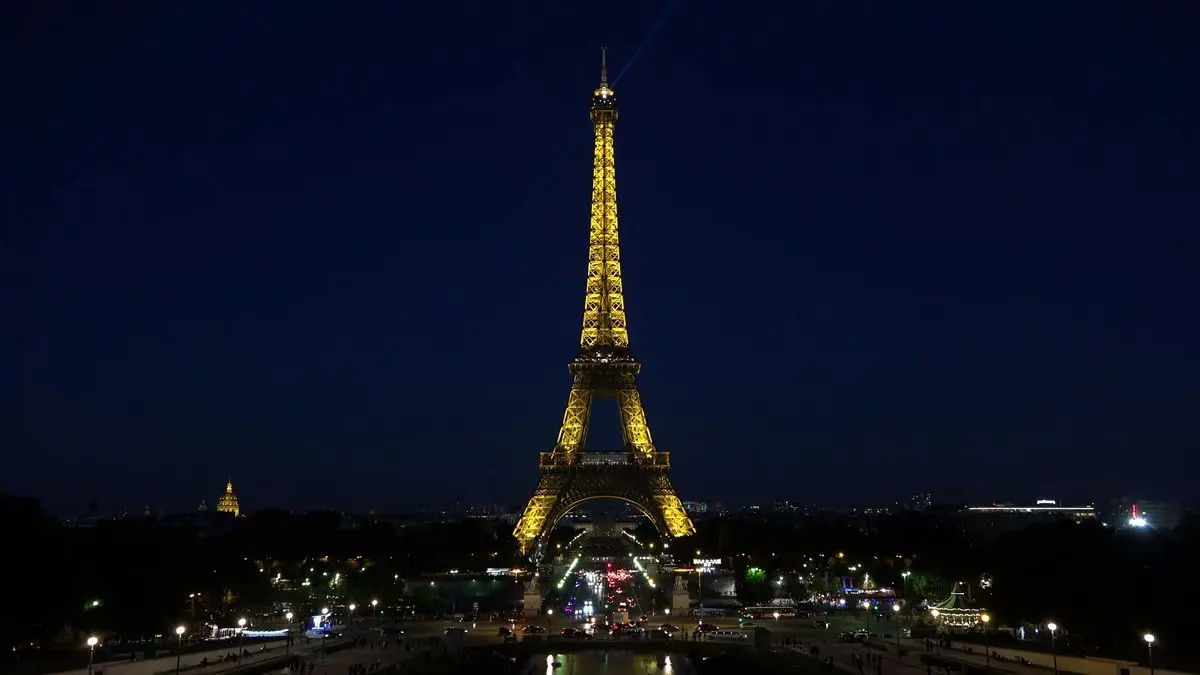 برج ایفل خاموش می‌شود