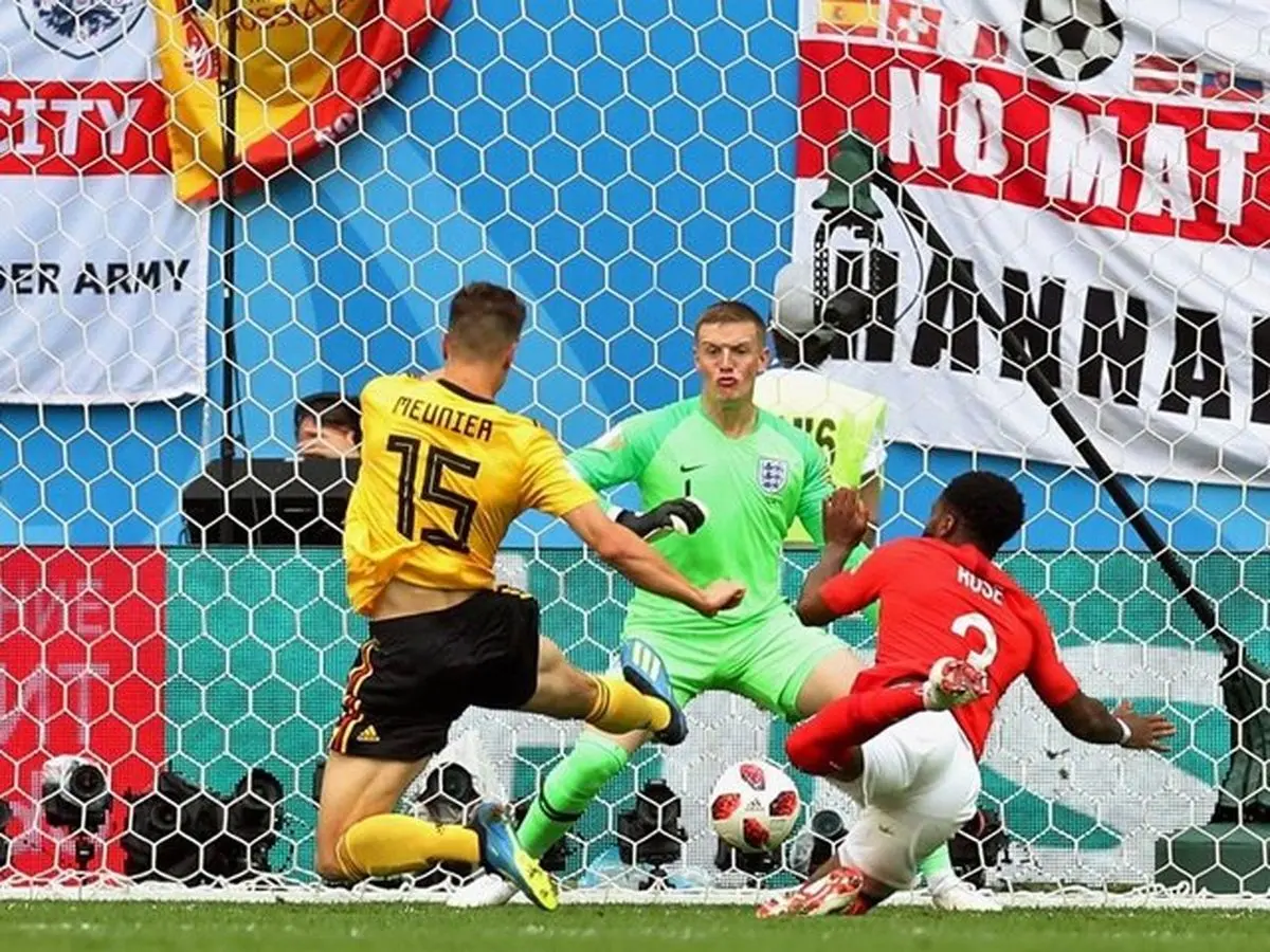 سوختن انگلیس در شعله زرد شیاطین سرخ