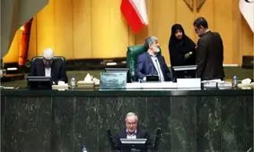 مردم ناراضی باشند به هر بهانه‌ای به خیابان می‌ریزند/ بنیادهایی داریم که دولت را می‌خرند/ نظامی‌ها، نهادهای امنیتی و اطلاعاتی از اقتصاد بیرون بیایند