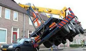 خواستگاری متفاوت یک مرد با جرثقیل