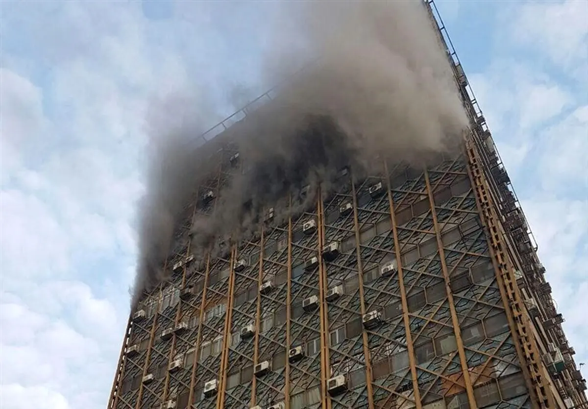 ساختمان پلاسکو تهران آتش گرفت