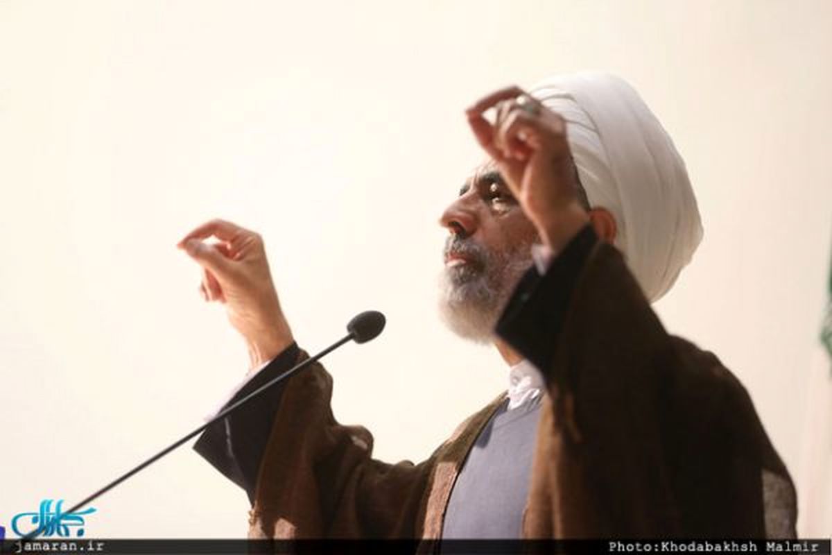 افتخار نیست که گفته شود رهبری در ایران تنهاست