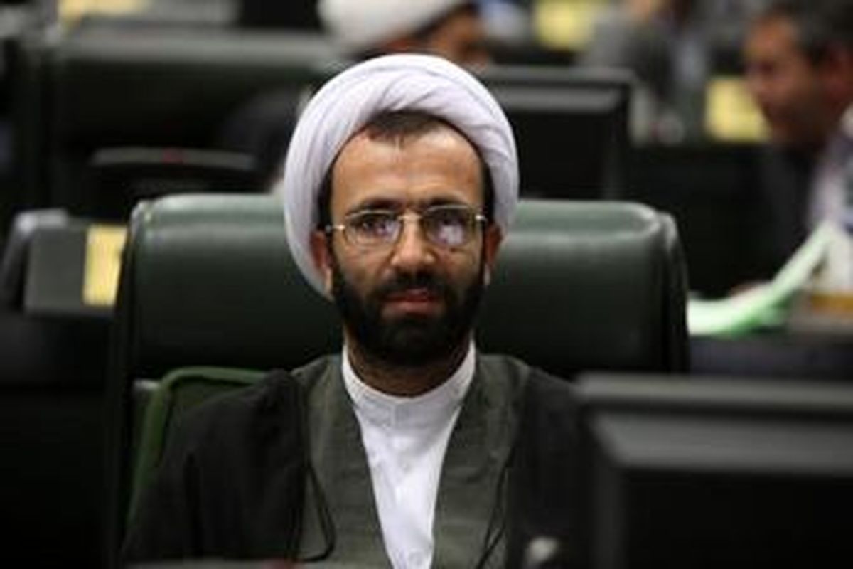 نماینده مجلس: حتما فردا میخواهند زیر میز رئیسجمهور را هم حفاری کنند