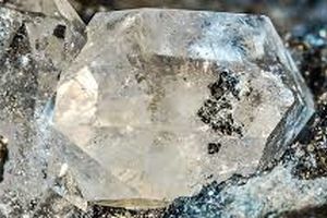 وجود ا کوادریلیون تن الماس در ۱۰۰ مایلی عمق زمین