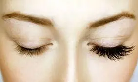 چگونه مژه های بلند و زیبایی داشته باشیم؟