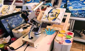 ربات هنرمند و شگفت انگیز نقاش