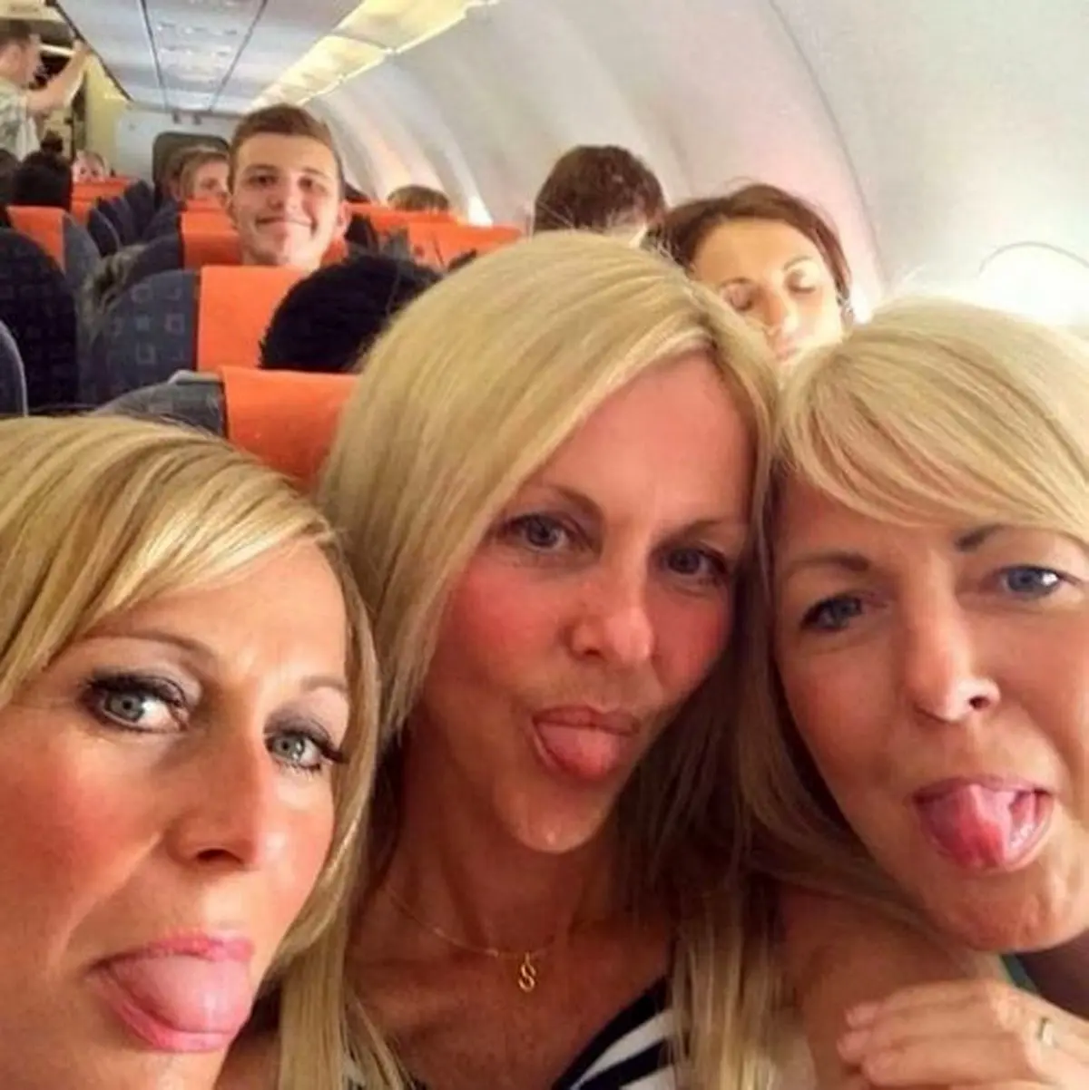 اتفاق عجیب در گرفتن عکس سلفی در هواپیما