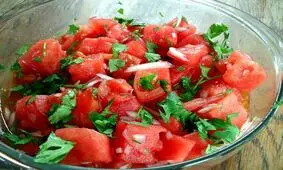 طرز تهیه سالاد گوجه فرنگی
