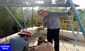 مرد جوان گرفتار ریزش چاه شد