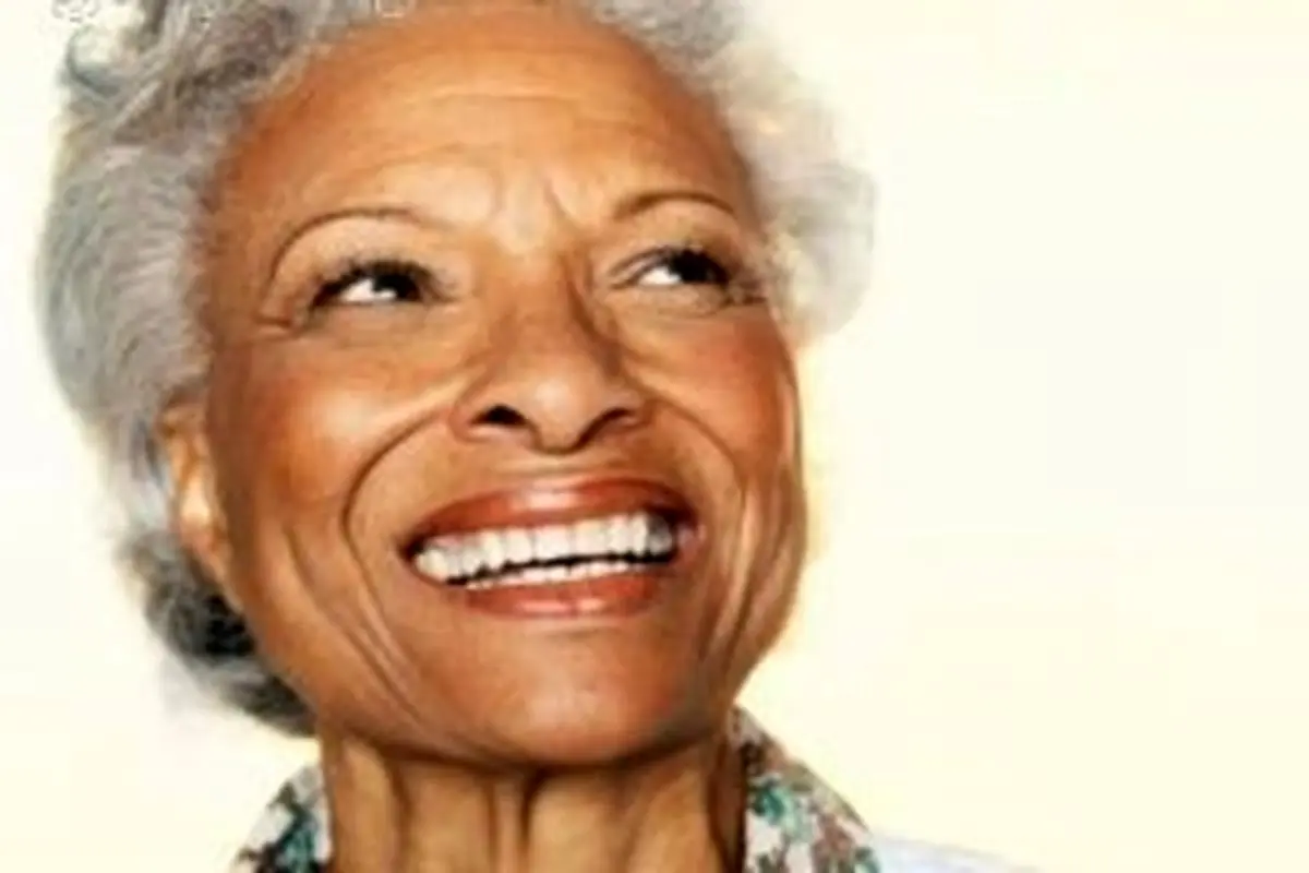 آرایش متناسب با موهای سفید