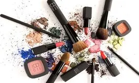 برای لب از رنگ‌های تند استفاده كنید