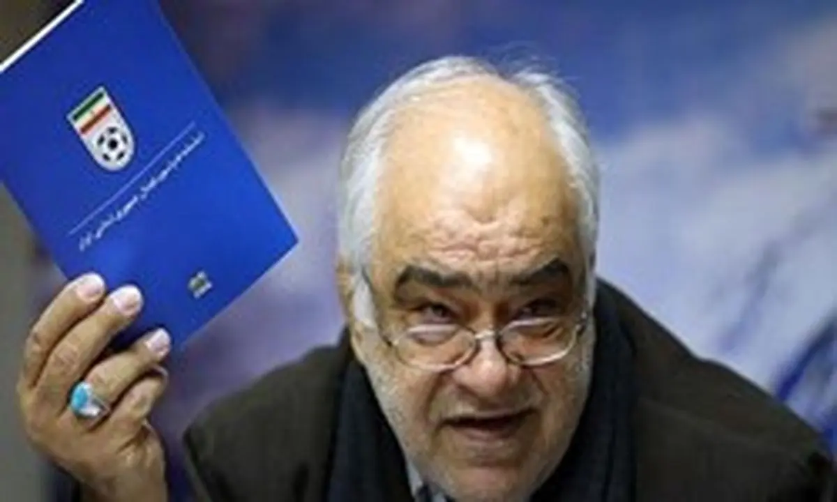 غیاثی: کمک‌داوران در لیگ برتر مثل جام جهانی پرچم نزنند!