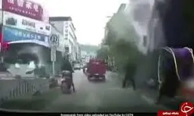 نجات معجزه آسای راننده تریلی در تصادفی باورنکردنی