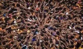 دختری که دارای 8 پا است