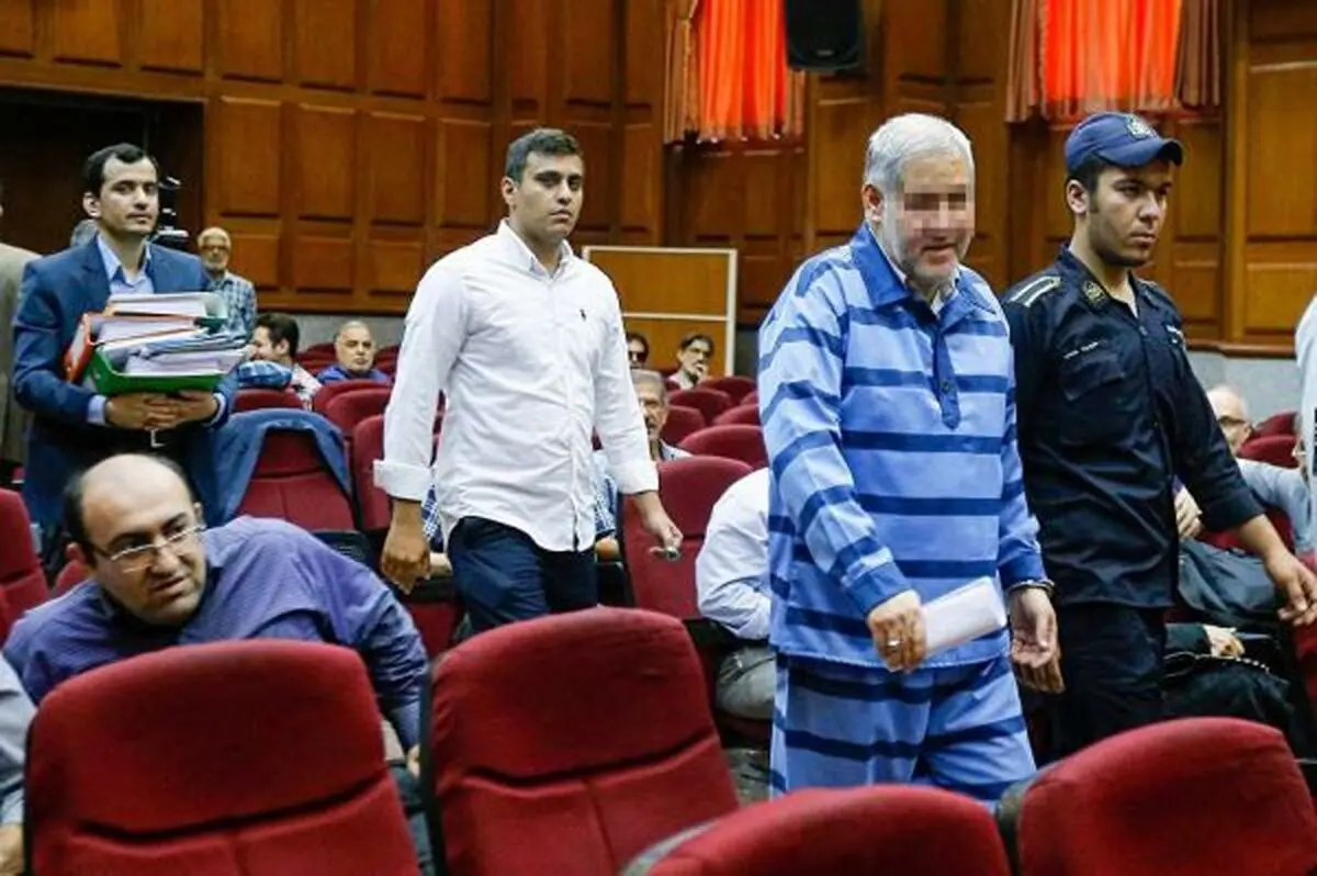 متهم ردیف اول پرونده موسسه ثامن الحجج در لباس زندان+عکس