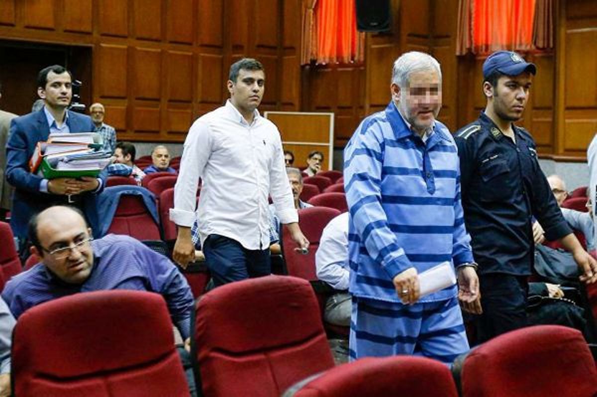 متهم ردیف اول پرونده موسسه ثامن الحجج در لباس زندان+عکس