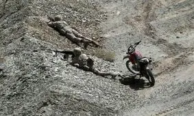 عاملان شهادت ١١ تن از رزمندگان سپاه تحت تعقیب قرار گرفتند