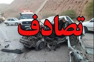 تصادف شدید مینی‌بوس با تریلر در جاده خاوران/ ویدئو