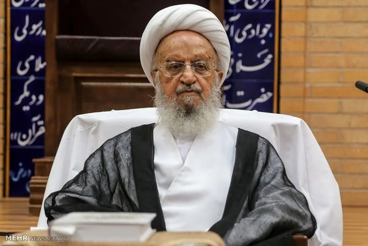 قطع نماز آیت الله مکارم شیرازی در حرم رضوی